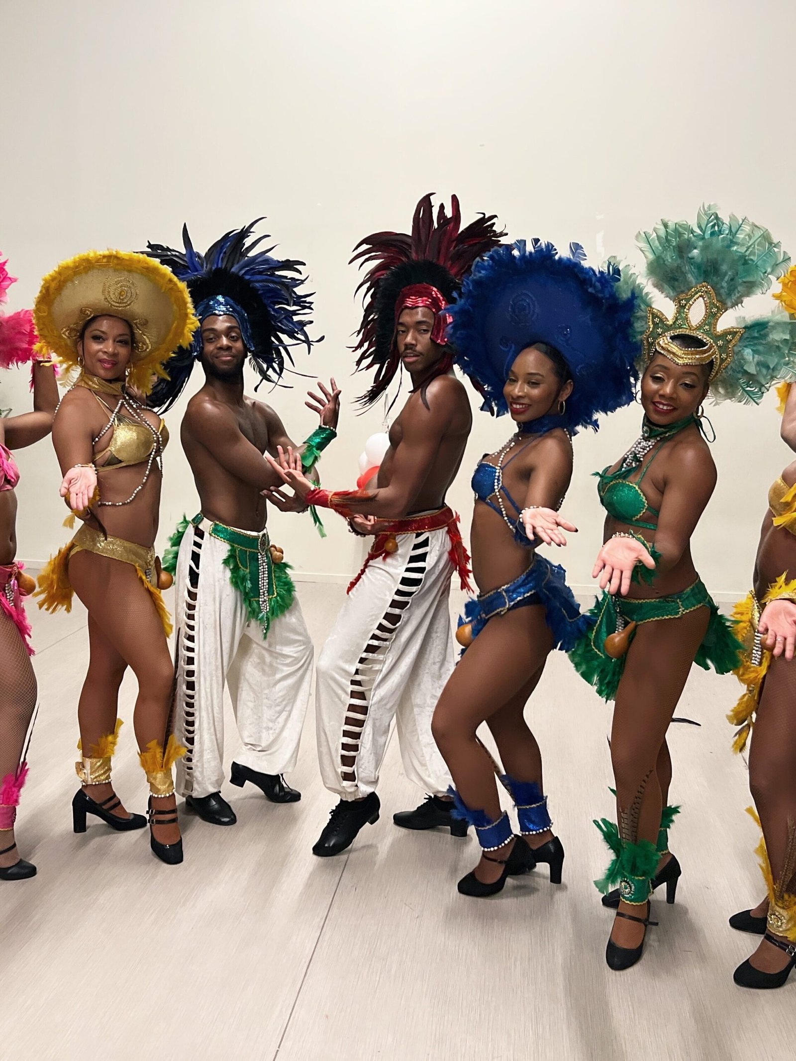 Caraïbes show & latino Ballet Théâtre des Caraïbes btwspectacles antillais et caribéen et tropiquestenue Brésil samba 