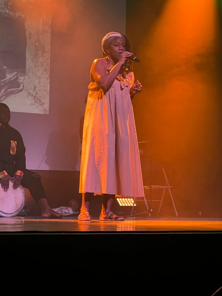 comédie musicale, chant  rendant hommage aux racines africaines des antillaisBallet Théâtre des Caraïbes