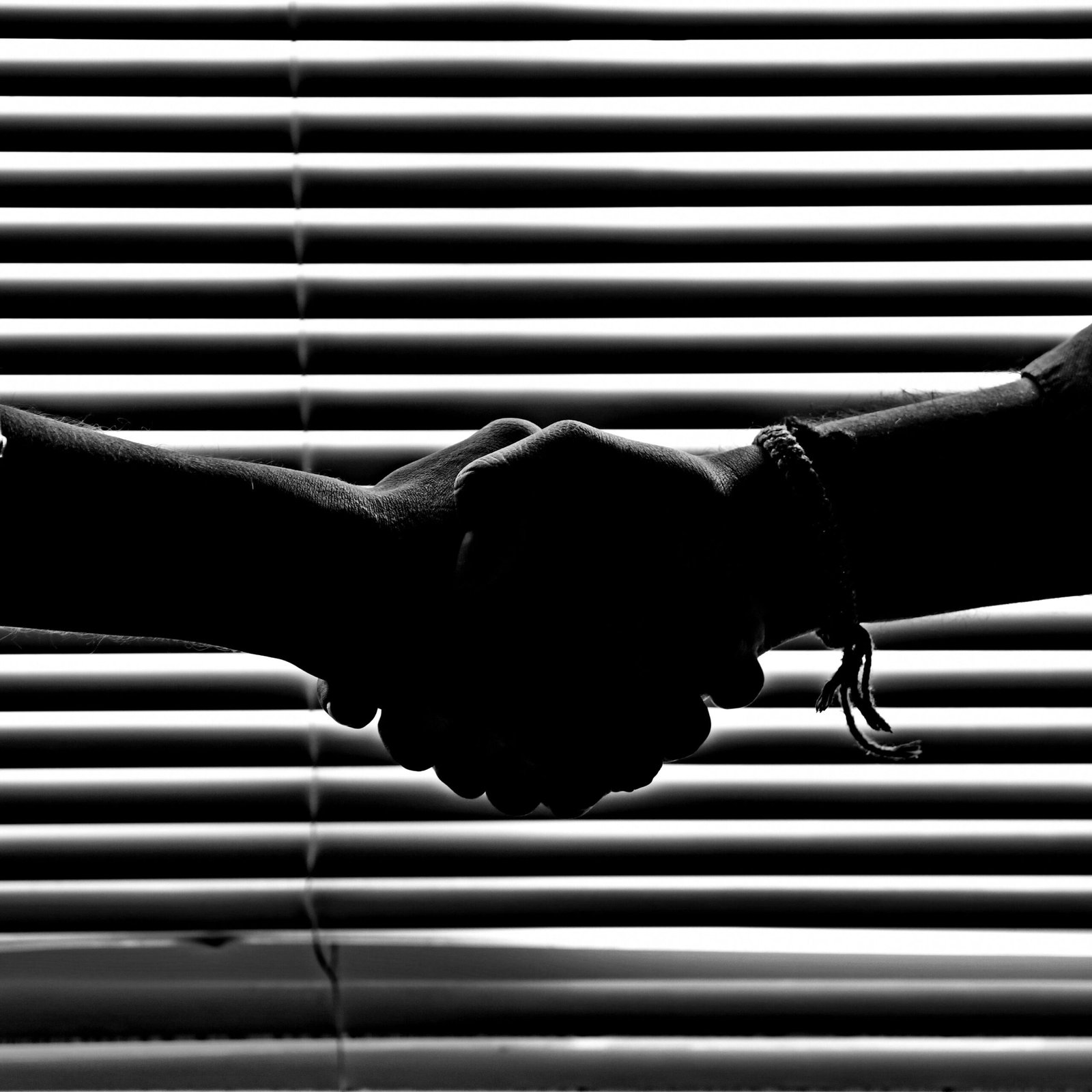 Devenez partenaire et soutenez des initiatives artistiques qui font la différence! recherche de partenaires, producteurs et institutions pour nos spectacles antillais